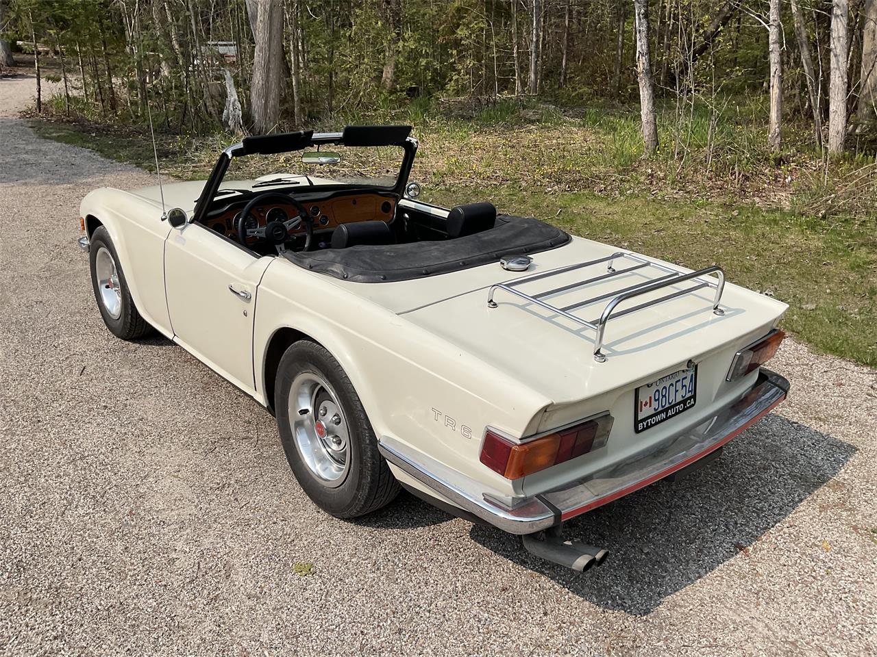 Triumph-Tr6-1973-White-Black-1