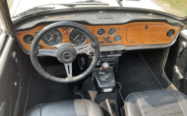 Triumph-Tr6-1973-White-Black-10