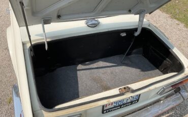 Triumph-Tr6-1973-White-Black-13