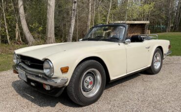 Triumph-Tr6-1973-White-Black-2
