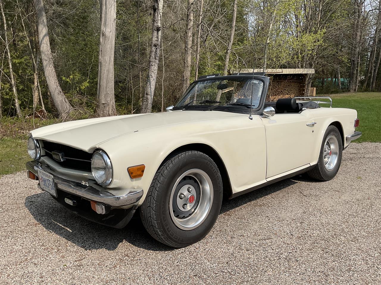 Triumph-Tr6-1973-White-Black-2