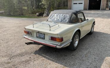 Triumph-Tr6-1973-White-Black-3