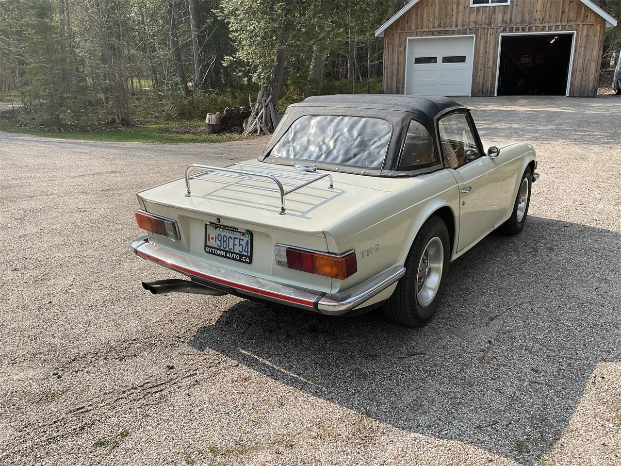 Triumph-Tr6-1973-White-Black-3