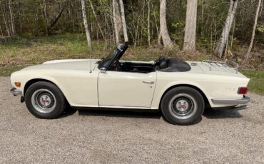 Triumph-Tr6-1973-White-Black