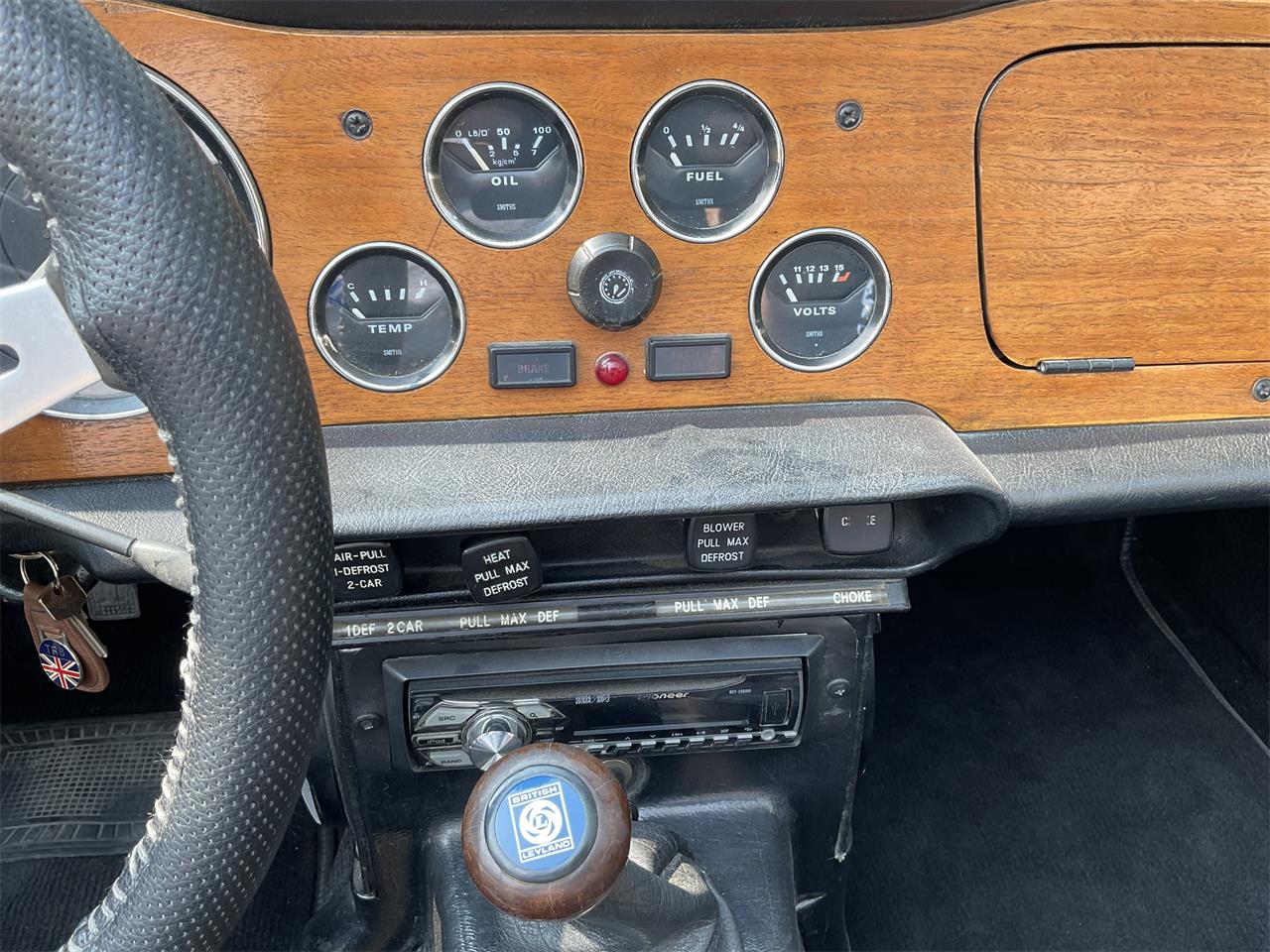 Triumph-Tr6-1973-White-Black-6