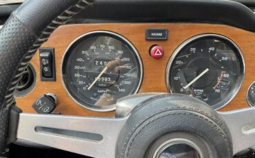 Triumph-Tr6-1973-White-Black-8