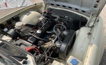 Triumph-Tr6-1973-White-Black-9