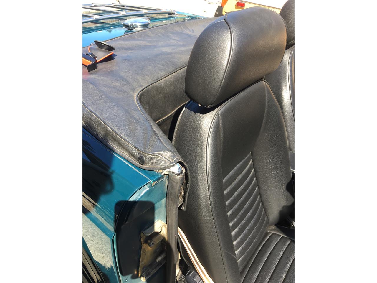 Triumph-Tr6-1974-Mallard-blue-Black-10