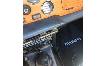 Triumph-Tr6-1974-Mallard-blue-Black-15