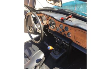 Triumph-Tr6-1974-Mallard-blue-Black-16