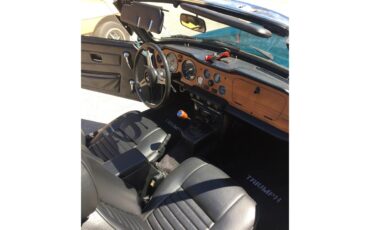 Triumph-Tr6-1974-Mallard-blue-Black-18