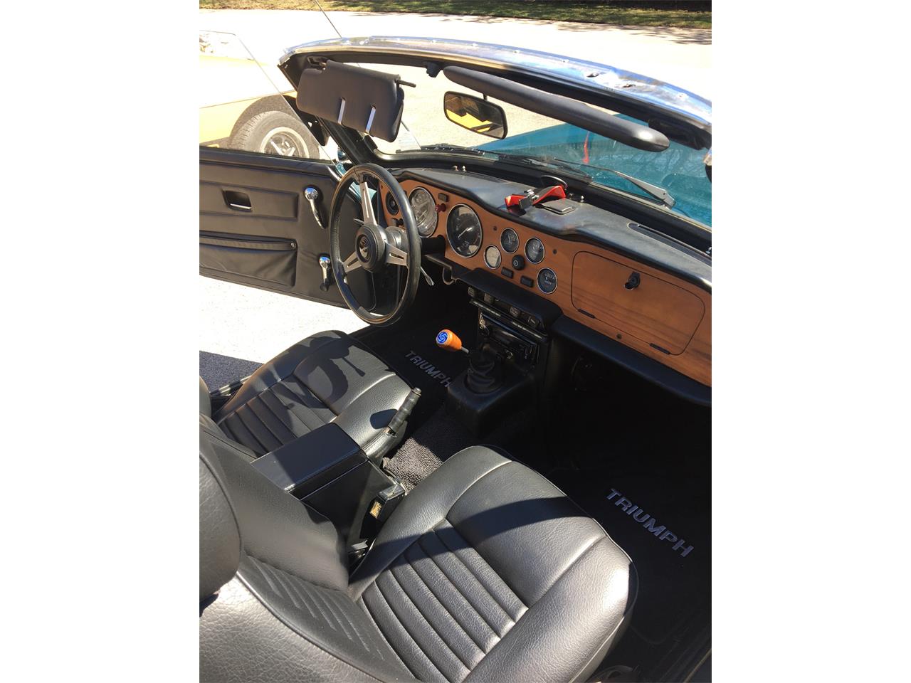 Triumph-Tr6-1974-Mallard-blue-Black-18