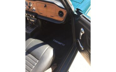 Triumph-Tr6-1974-Mallard-blue-Black-19