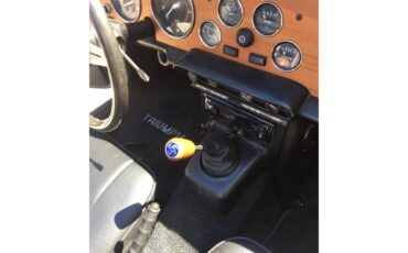 Triumph-Tr6-1974-Mallard-blue-Black-35