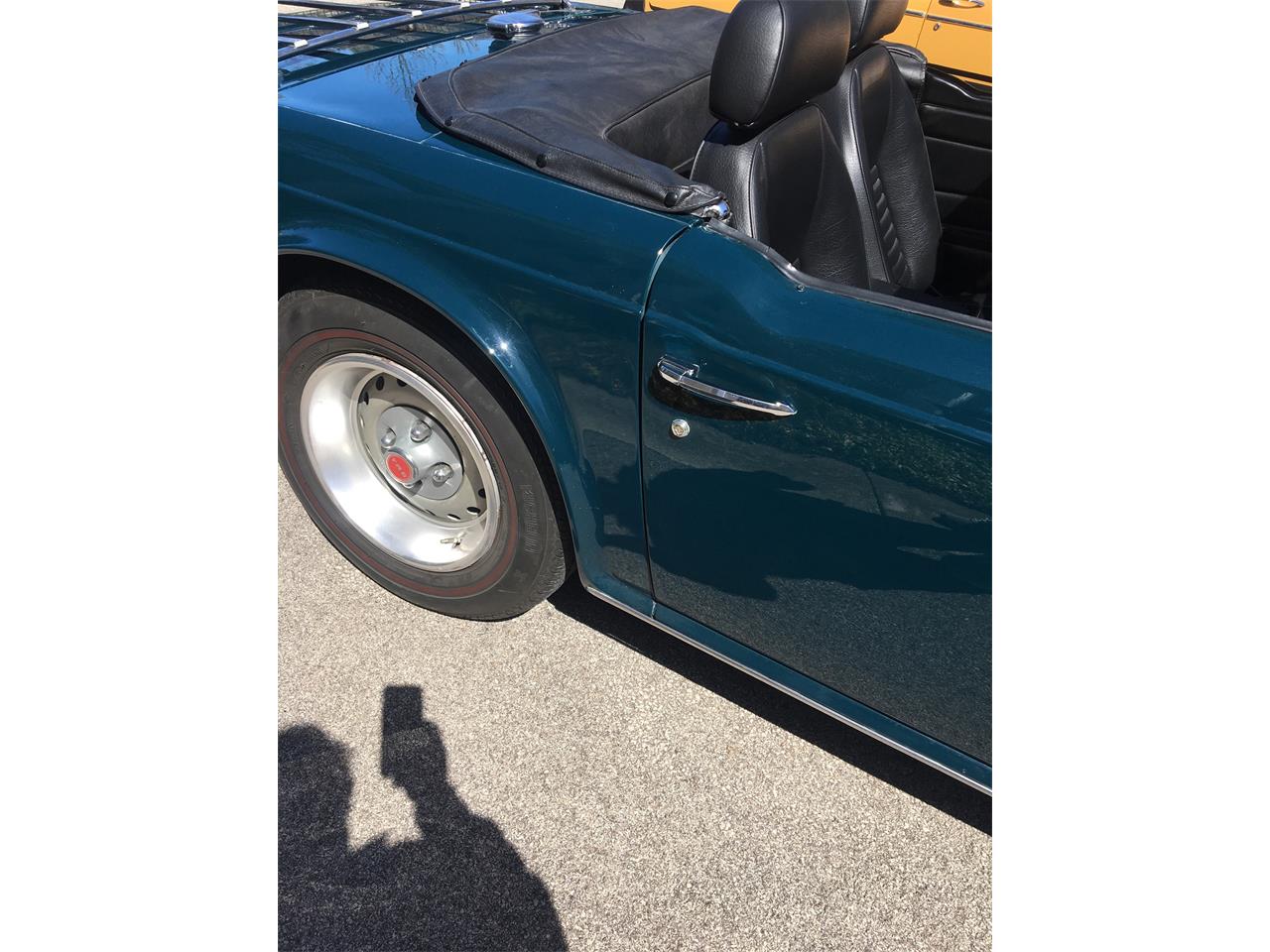 Triumph-Tr6-1974-Mallard-blue-Black-38