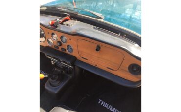 Triumph-Tr6-1974-Mallard-blue-Black-42