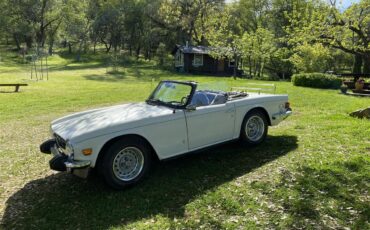 Triumph-Tr6-1974-White-Black-1
