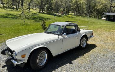 Triumph-Tr6-1974-White-Black-2