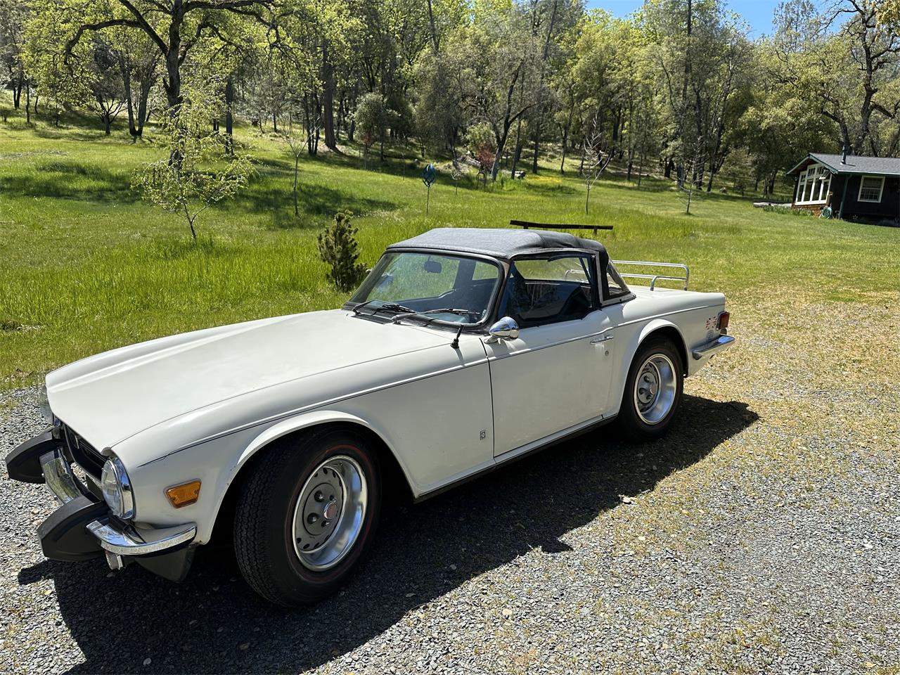 Triumph-Tr6-1974-White-Black-2