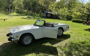 Triumph-Tr6-1974-White-Black