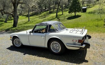 Triumph-Tr6-1974-White-Black-7