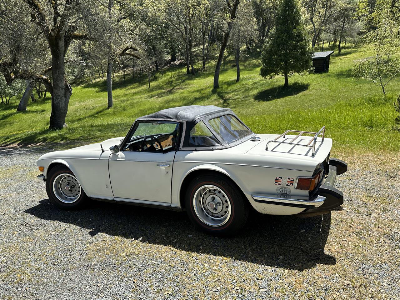 Triumph-Tr6-1974-White-Black-7