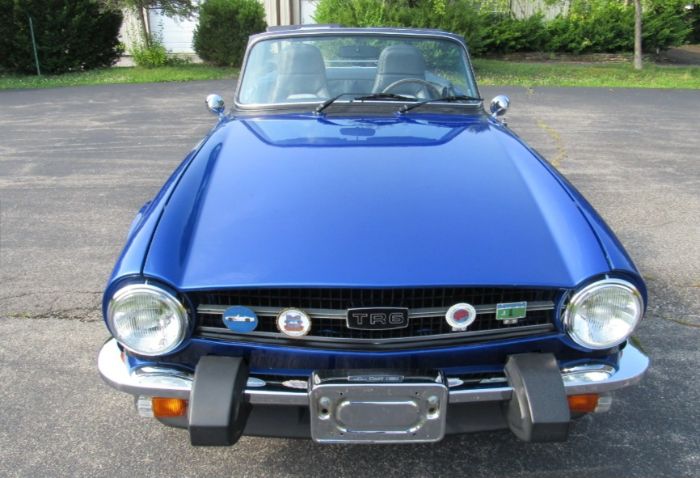 Triumph-Tr6-1975-Viper-Blue-11