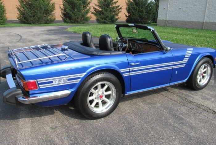Triumph-Tr6-1975-Viper-Blue-12