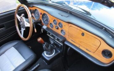 Triumph-Tr6-1975-Viper-Blue-14