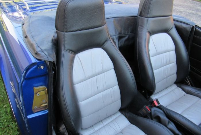 Triumph-Tr6-1975-Viper-Blue-16
