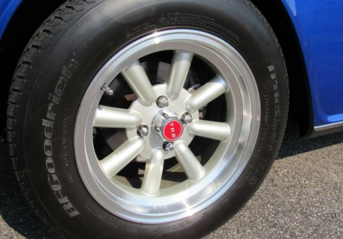 Triumph-Tr6-1975-Viper-Blue-18