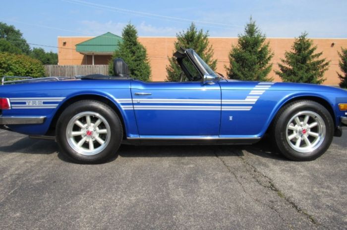 Triumph-Tr6-1975-Viper-Blue-4