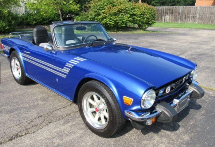 Triumph-Tr6-1975-Viper-Blue-9