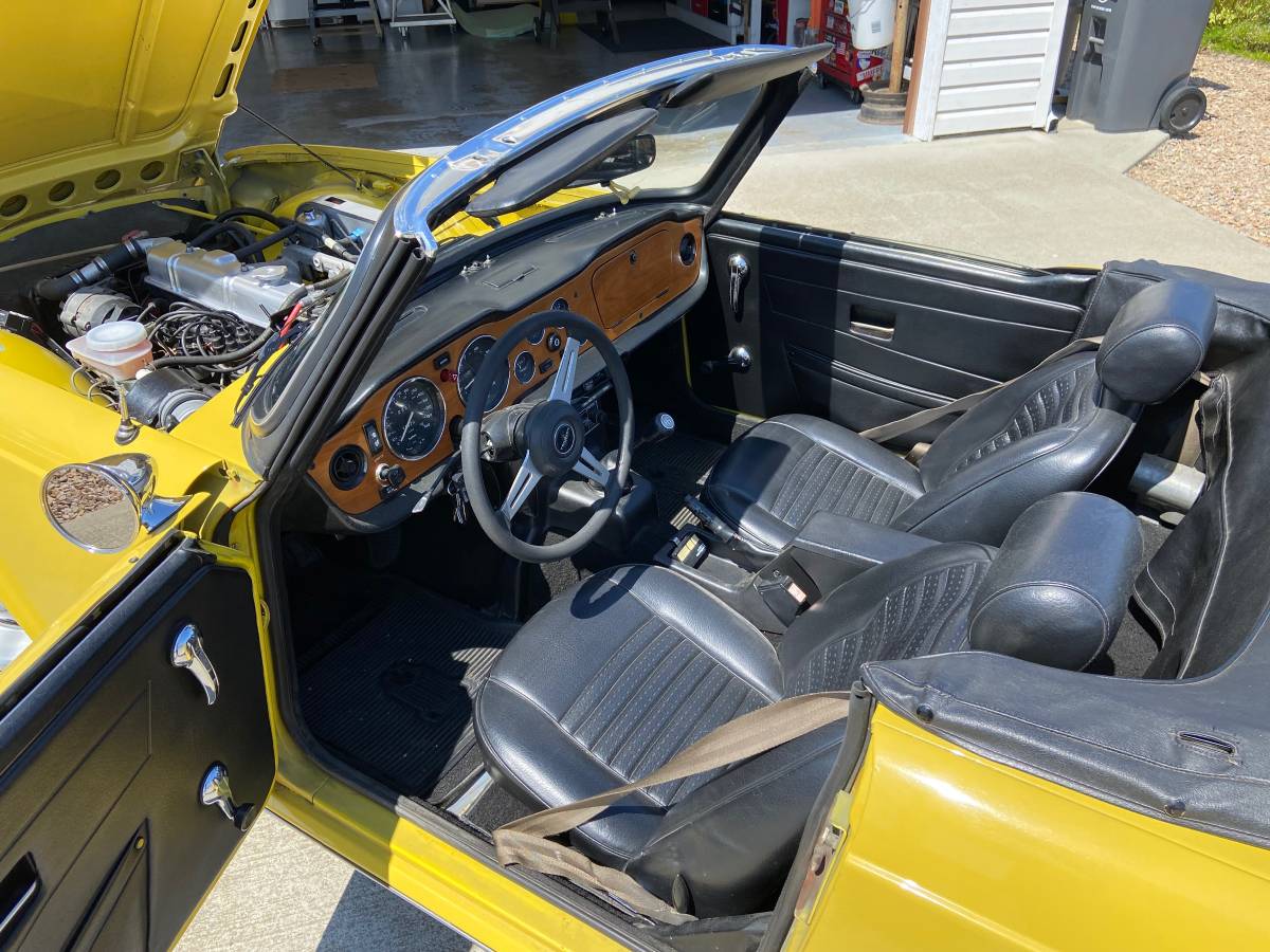 Triumph-Tr6-1975-yellow-1
