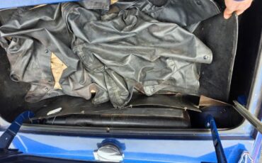 Triumph-Tr6-1976-Blue-Black-19