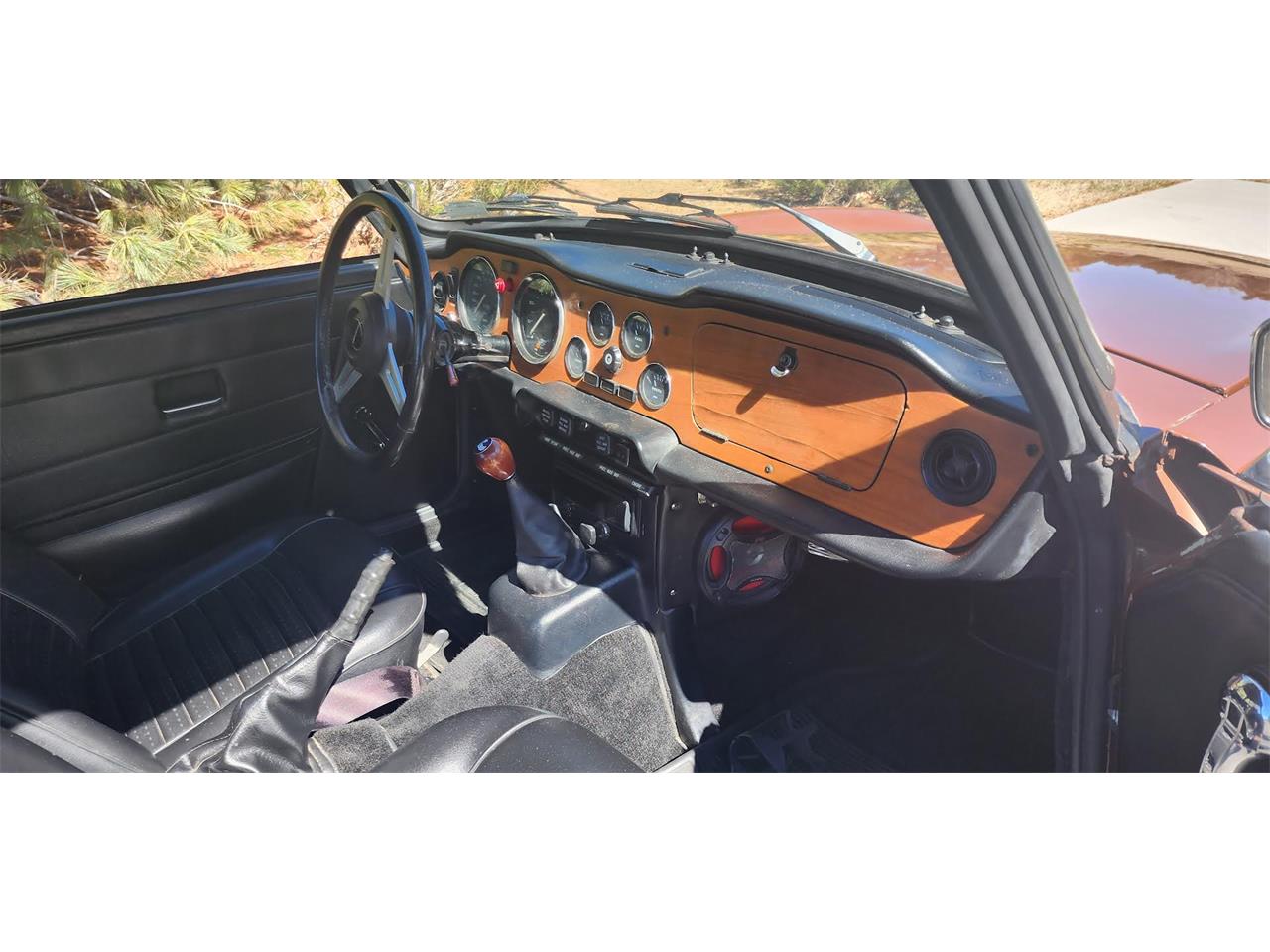 Triumph-Tr6-1976-British-Maple-Black-11
