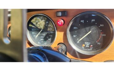 Triumph-Tr6-1976-British-Maple-Black-14