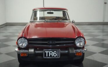 Triumph-Tr6-1976-Carmine-Red-Beige-14