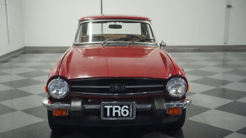 Triumph-Tr6-1976-Carmine-Red-Beige-14