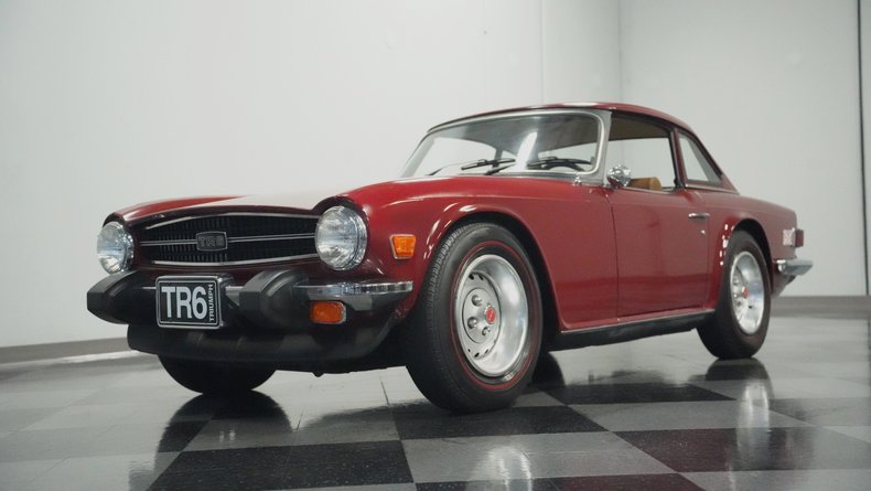 Triumph-Tr6-1976-Carmine-Red-Beige-17