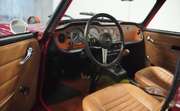 Triumph-Tr6-1976-Carmine-Red-Beige-2