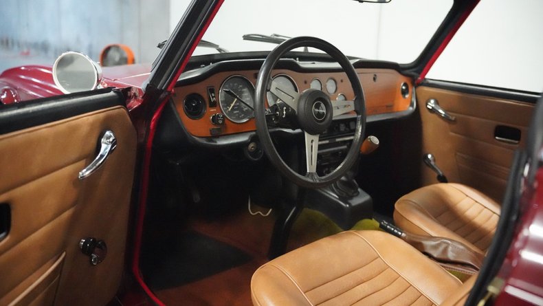 Triumph-Tr6-1976-Carmine-Red-Beige-2