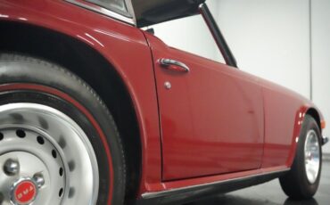 Triumph-Tr6-1976-Carmine-Red-Beige-23