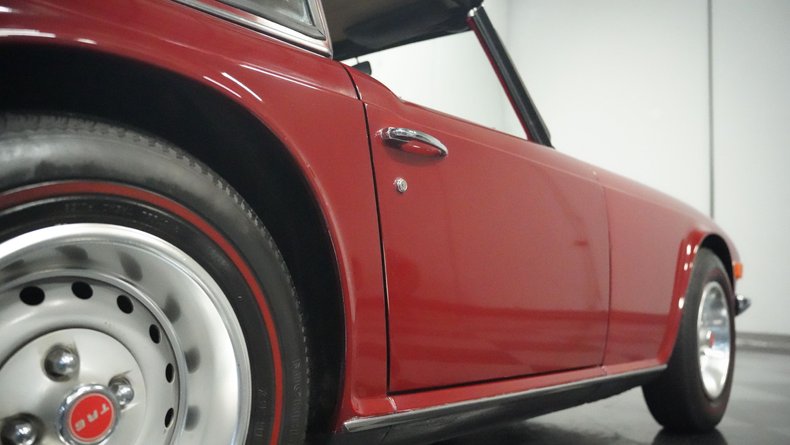 Triumph-Tr6-1976-Carmine-Red-Beige-23