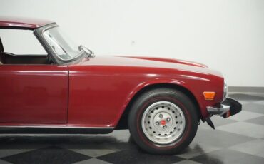 Triumph-Tr6-1976-Carmine-Red-Beige-25