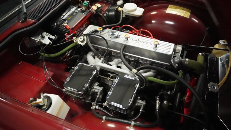Triumph-Tr6-1976-Carmine-Red-Beige-29