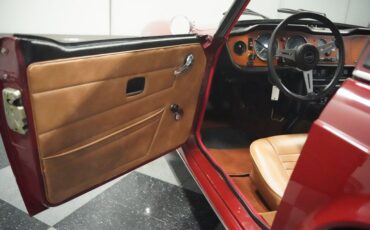 Triumph-Tr6-1976-Carmine-Red-Beige-34