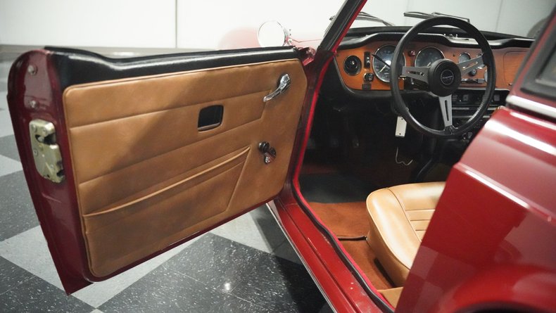 Triumph-Tr6-1976-Carmine-Red-Beige-34