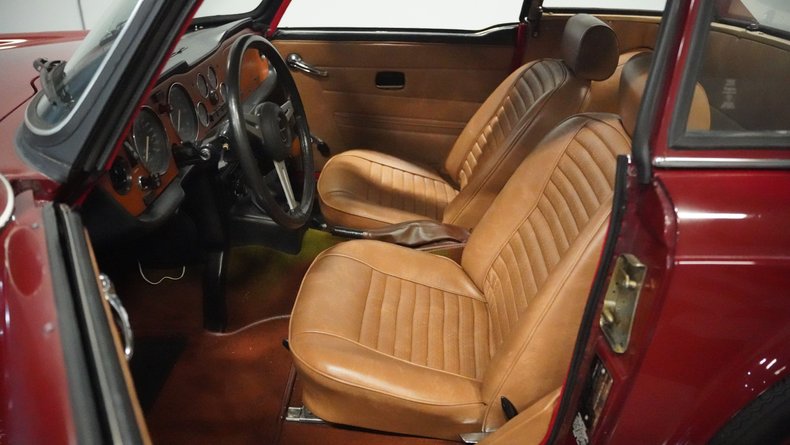 Triumph-Tr6-1976-Carmine-Red-Beige-35