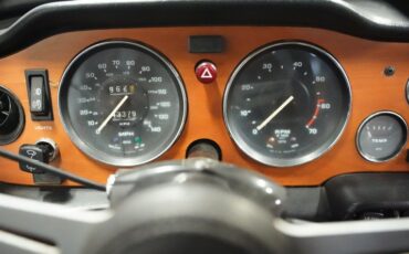Triumph-Tr6-1976-Carmine-Red-Beige-37